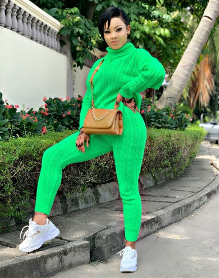 Nina’s outfit has to spur up lots of comments from her followers on social media and the addition of motivational quote mates it beautiful to attract more comments.